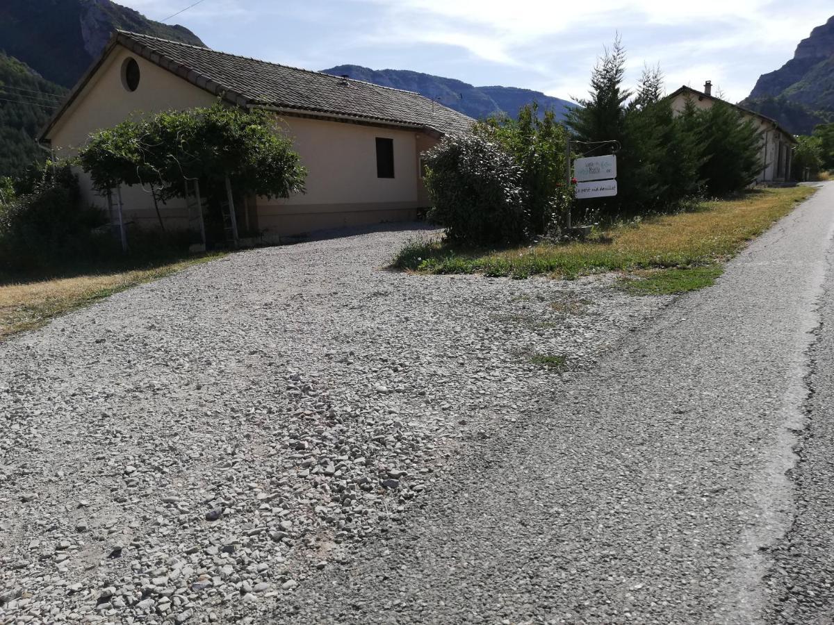 Le Petit Nid Douillet Bed & Breakfast Trescleoux Exterior photo
